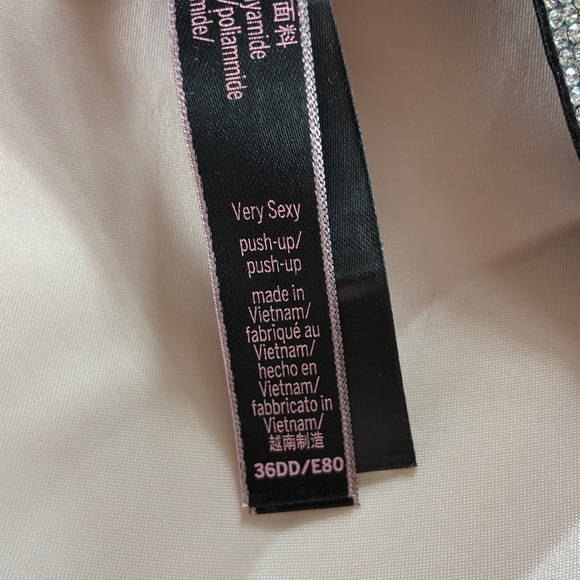 Shine Strap Victoria's Secret
VERY SEXY 36DD Push-Up Bra NWOT Y2k - Picture 5 of 6